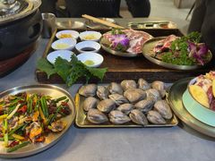 -围炉肉舍•炭烤活鳗•丹东海鲜烤肉(步行街店)