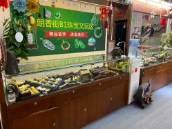 -灵彩珠宝(朗香街店)