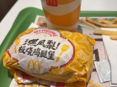 -麦当劳(上海虹桥站30B检票口楼上)