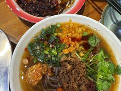 -爆炸头阿姨小四川正宗川味小吃(无任何分店)