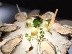 吉多拉生蚝-弦月窗LUNETTE BY AMANDA(复兴路店)