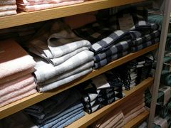 -名创优品(北京新中关购物中心地铁层店)