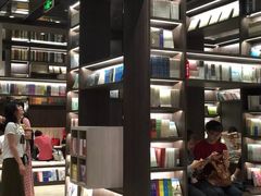 -钟书阁(群光广场店)
