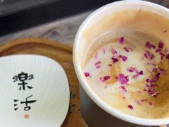 玫瑰拿铁-树下咖啡(昆明老街店)