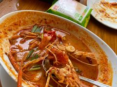 -Chom Cafe and Restaurant