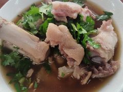 -鸿浩扒猪脚米线