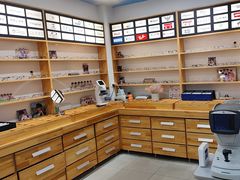 -豪门视光·星趣控·蔡司依视路眼镜代理商(中央大街店)