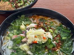 -鸿浩扒猪脚米线