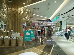 -王府井百货熙地港店