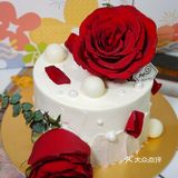 玫瑰见证爱情，纯动物奶油见证品质，这款情人节蛋糕太🉑️了！