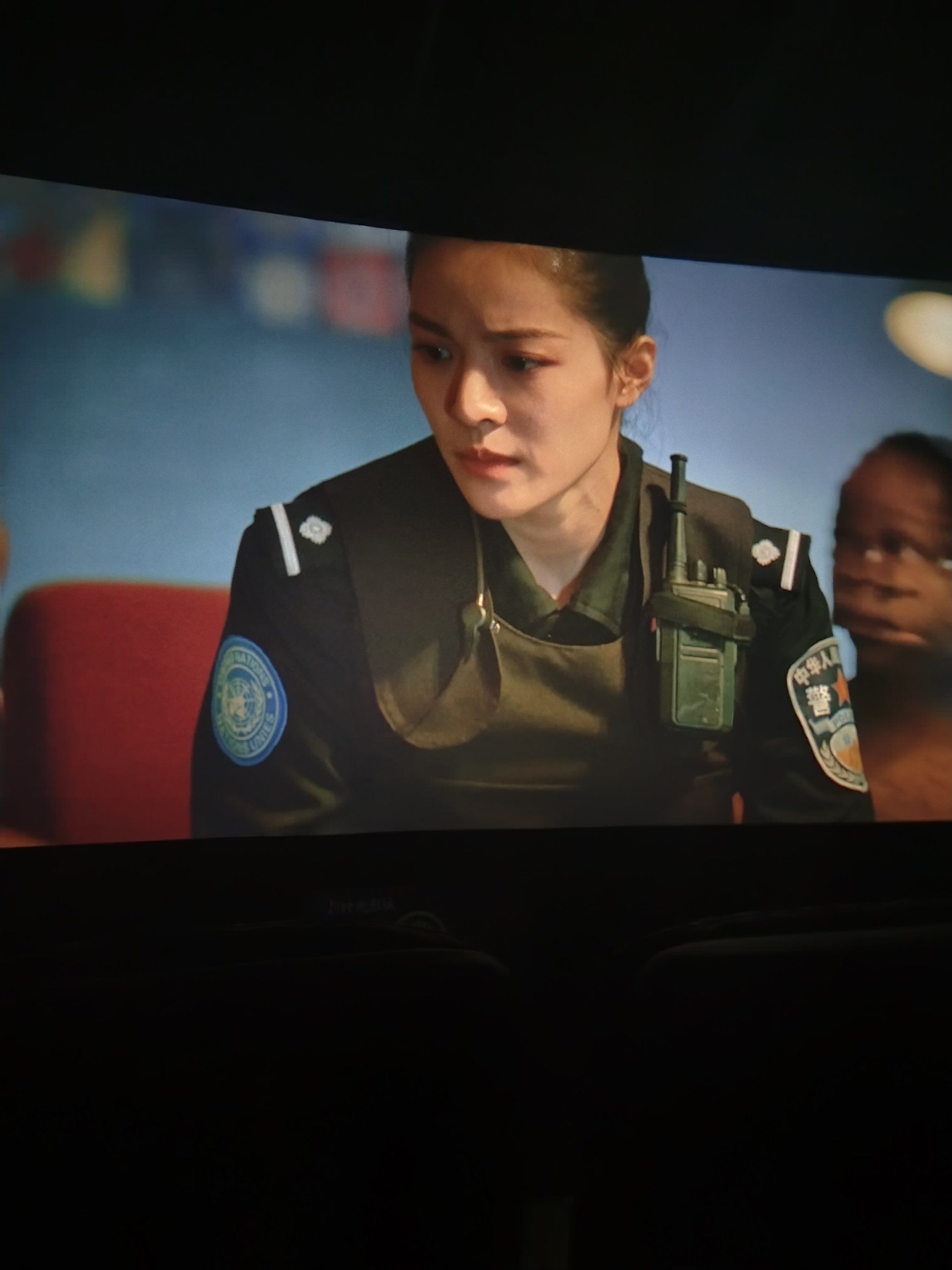 由于《九龙城寨》下午六点才有 就先选择了这一场《维和防暴队》