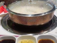 -洪氏嗨捞·广东猪肚鸡·椰子鸡火锅(西咸万象城店)