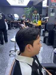 点击看大图 -藤野造型专业烫染接发