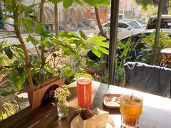 靠窗位-野路甜点铺(松柏路店)