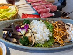 -老牌坊云南鱼豆花火锅(哈西万达店)