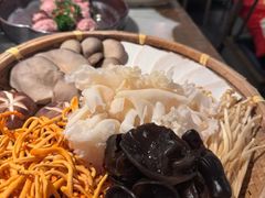 -尚尚仙·酸汤猪手·猪肚鸡火锅(华联万柳购物中心店)