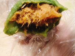 蛋黄肉松青团-沈大成(南京东路店)