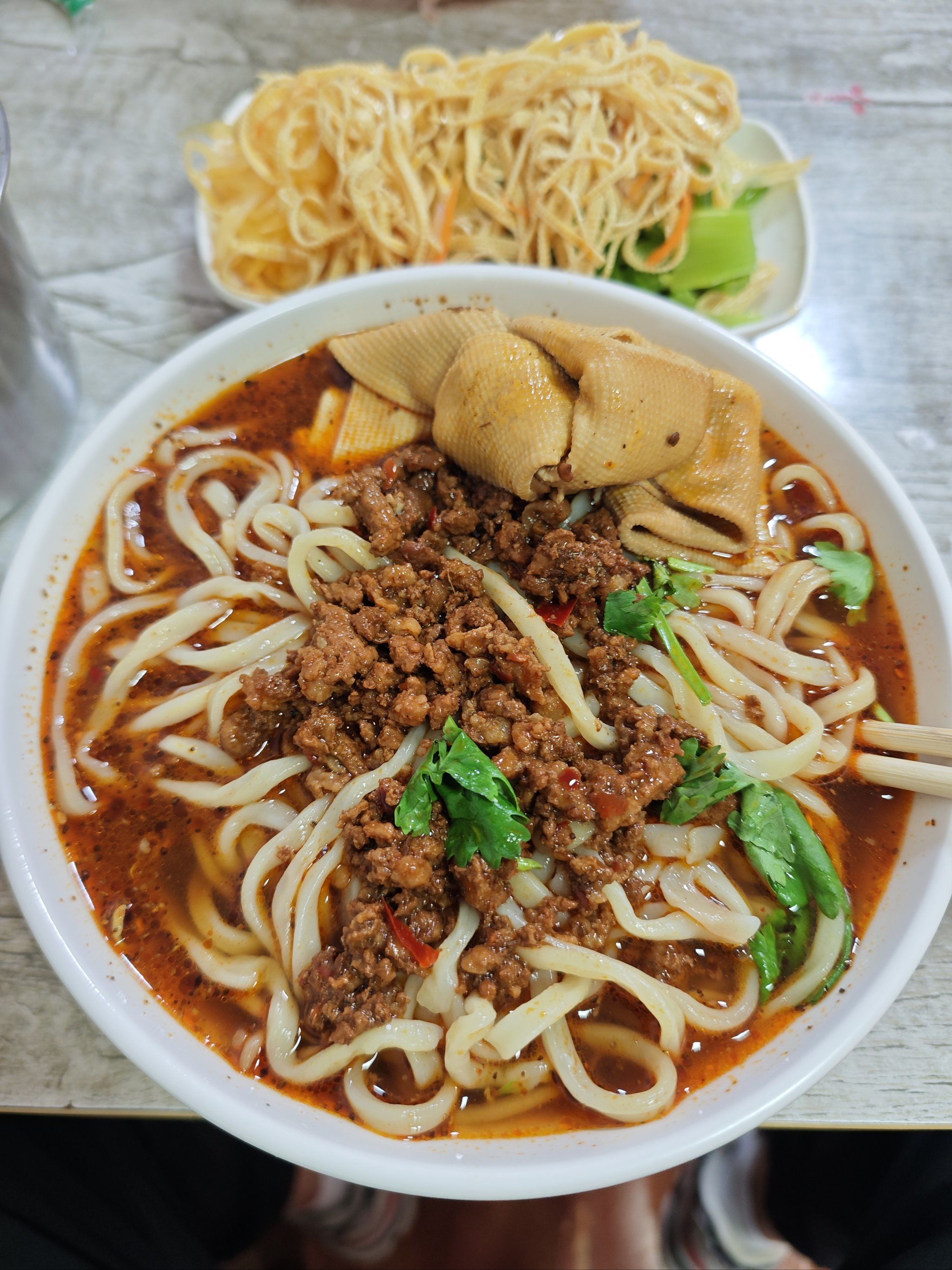 一碗热腾腾的麻辣面