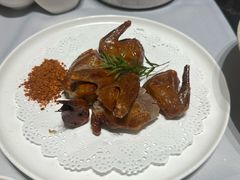 吊烧乳鸽-红鼎豆捞·非遗鲍皇汤火锅(宝丰路店)