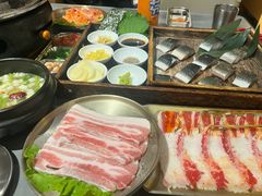 -围炉肉舍•炭烤活鳗•丹东海鲜烤肉(步行街店)