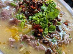 酸菜牛肉拼田鸡-胖胖板凳面