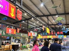 -三亚火车头万人海鲜广场