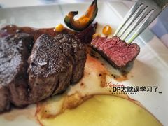 慢烤新西兰草饲牛里脊佐土豆泥，季节蔬菜，淡味胡椒汁-蝶舍·MAISON PAPILLON