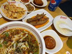 -呷佬·长沙手工米粉(金沙江路店)