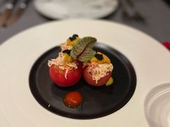 手拆帝王蟹腿肉配有机番茄-YUE·6·西式融合餐厅(外滩六号店)