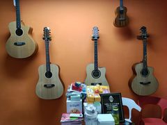 -八度音乐吉他教室(汉广店)