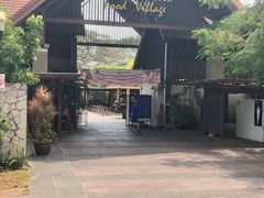 -东海岸人工湖美食村