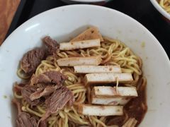 -松树干拌面店