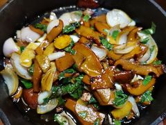 铁盘香煎黑牛肝菌-云海肴·云南小炒·汽锅鸡(天津国金汇店)