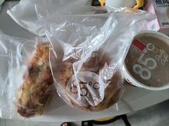 -85度C(生甜甜圈研究工坊·上海松江人民北路店)