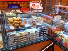 面包甜点陈列柜-嘉华鲜花饼·现烤(昆明老街店)