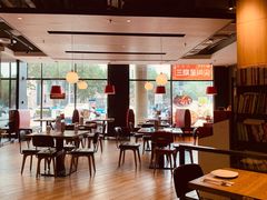 大堂-必胜客(新中纬店)