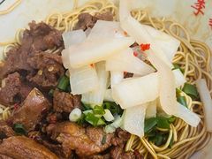 麻辣牛肉拼鸭干拌面-李易面馆(树木岭店)