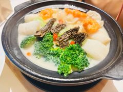 鱼汤海味时蔬煲-宝丽轩中餐厅BAOLIXUAN