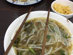 -花溪黄牛肉粉·金牌卤肉饭