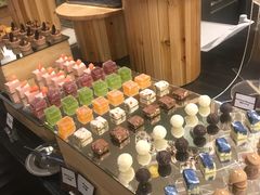 -圣丰索菲特·2 On 988 Café 自助餐厅