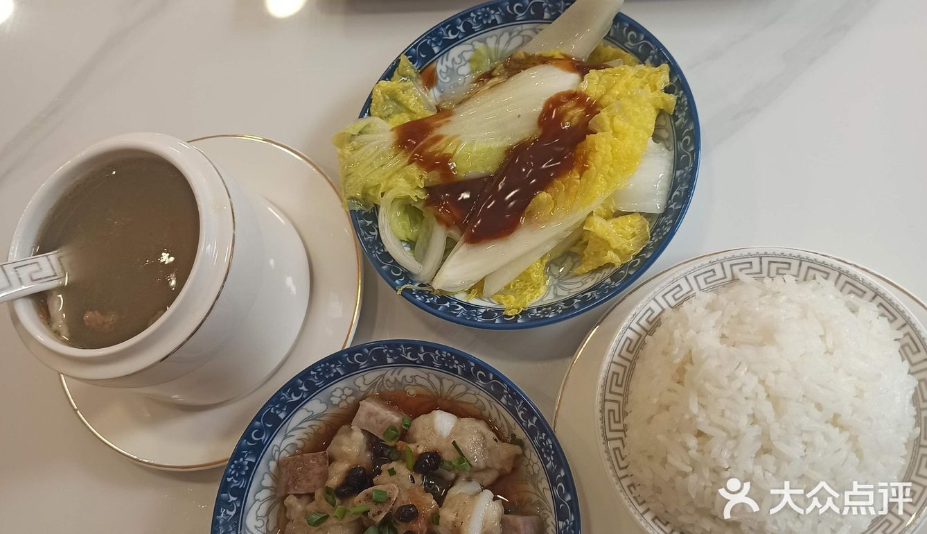 美味炖汤与特色菜的完美结合