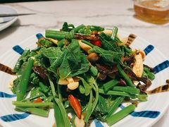 丝瓜尖拌菌菇-中8楼风尚云南菜(颐堤港店)