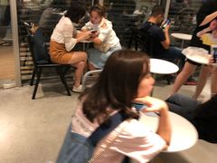 等位区-喜茶(广州番禺奥园广场店)