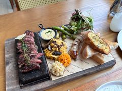 -Mark&Mars Restaurant
