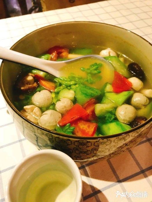 在湖边私厨小馆素酿豆腐丸子图片