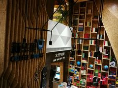 -新华里咖啡书吧(新华书店小寨店)