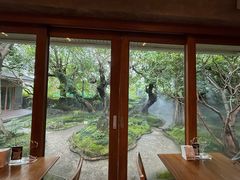 -Chom Cafe and Restaurant