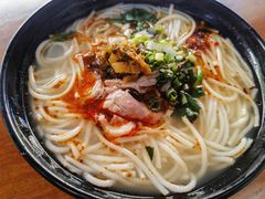 -鸿浩扒猪脚米线