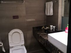 -天豪花香村酒店(贵阳花果园文创园店)