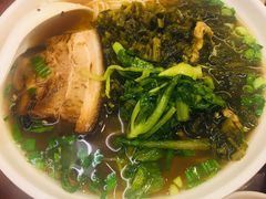 焖肉雪菜面-三两春(浦三路店)